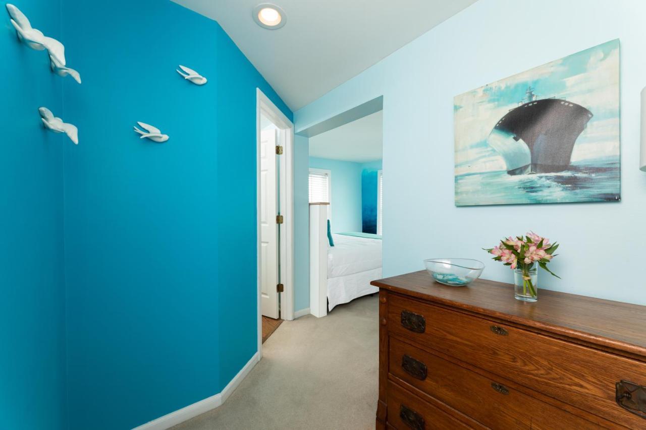Looking Glass Beachfront Inn Гранд Хейвън Екстериор снимка