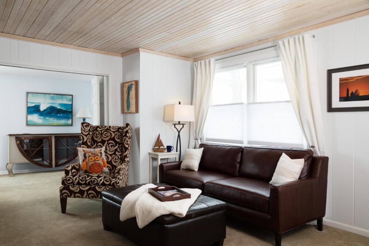Looking Glass Beachfront Inn Гранд Хейвън Екстериор снимка