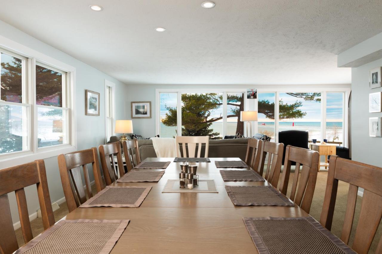 Looking Glass Beachfront Inn Гранд Хейвън Екстериор снимка
