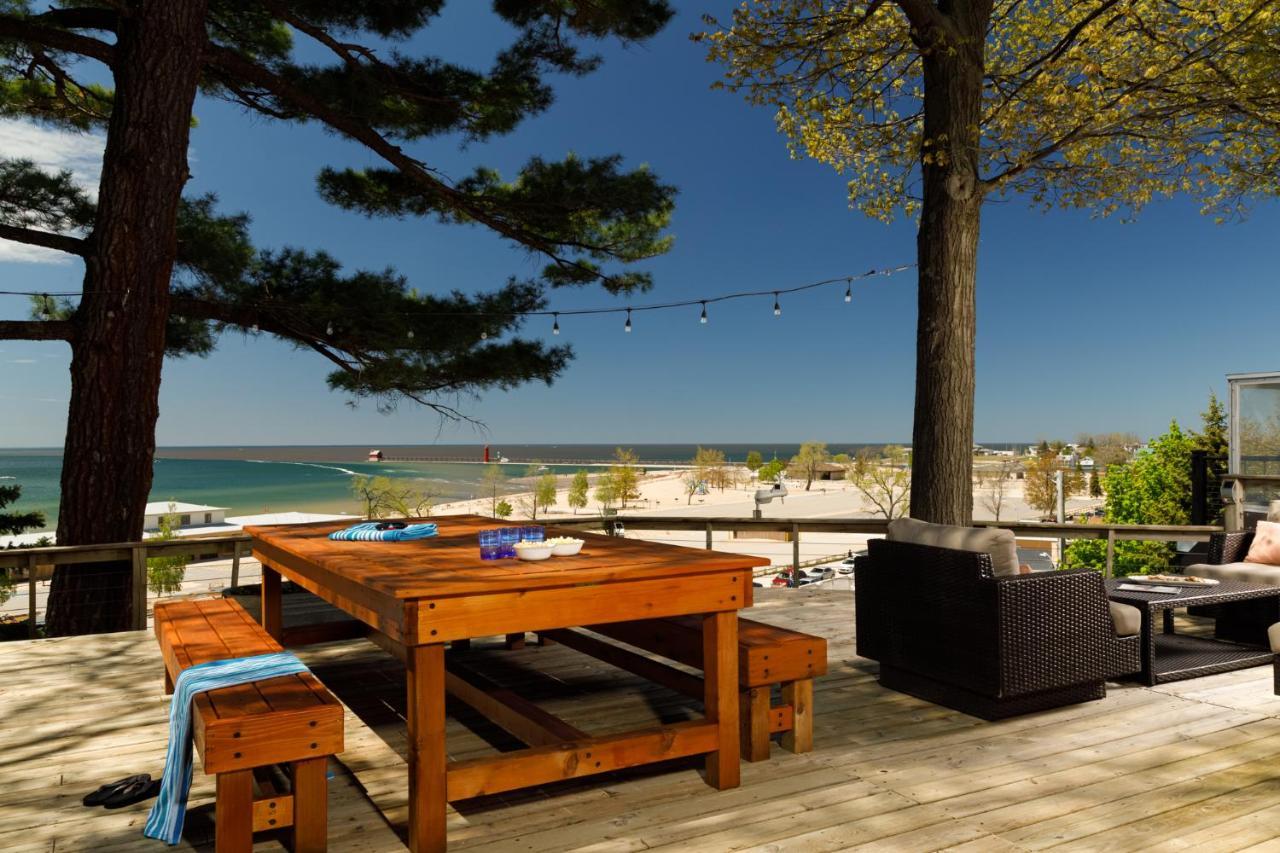 Looking Glass Beachfront Inn Гранд Хейвън Екстериор снимка